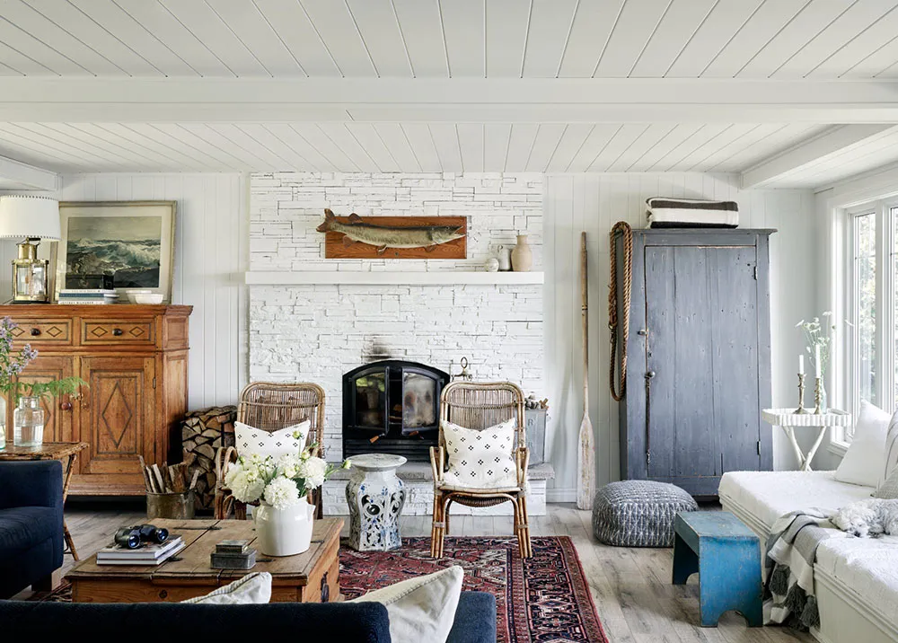 Interiores acogedores de una pequeña casa junto al lago Ontario - Gallery image 3