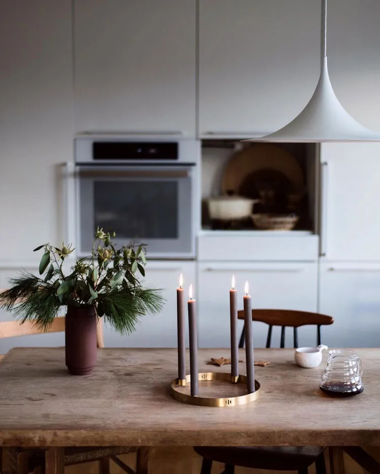 Winterferien mit Blick auf einen Fjord in Norwegen - Gallery image 3