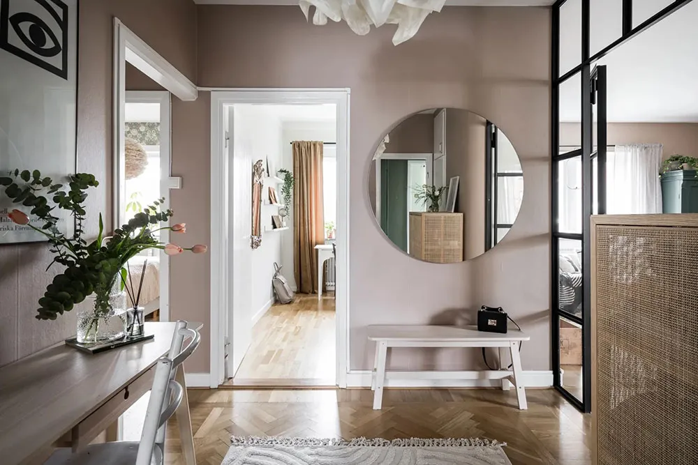 Appartement suédois cosy avec murs de café et mobilier vintage - Gallery image 13