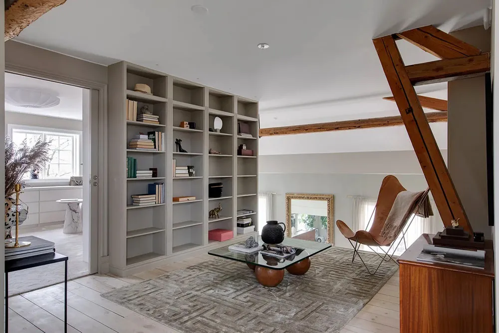 Zweiter Licht und elegantes Design: Überraschender Interior eines ländlichen Kottedgs in Schweden - Gallery image 11