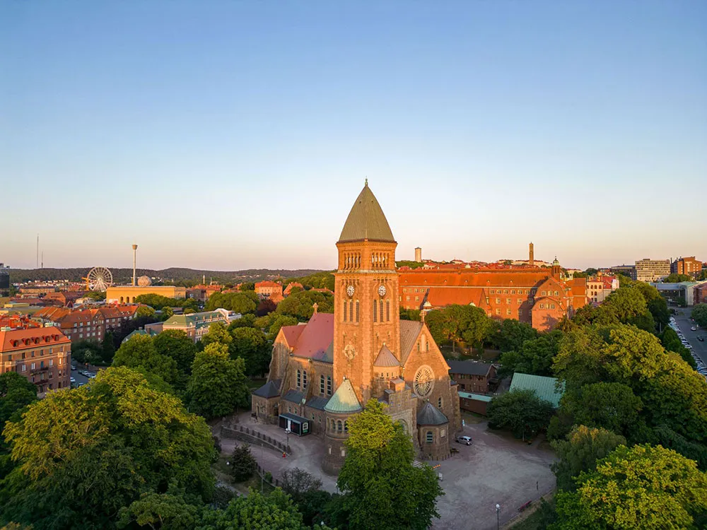 प्रभावशाली मोल्डिंग एवं आधुनिक फर्नीचर: स्टॉकहोम में एक अपार्टमेंट - Gallery image 36