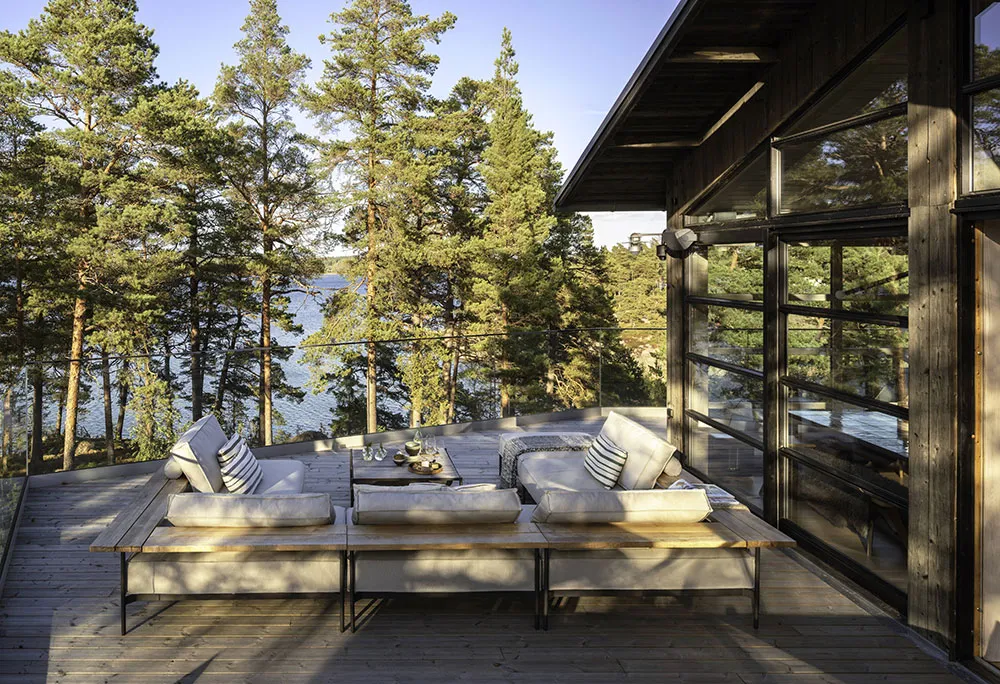 Glass Walls, Spacious Terrace, and Private Pier: Lake House in Sweden - Gallery image 2