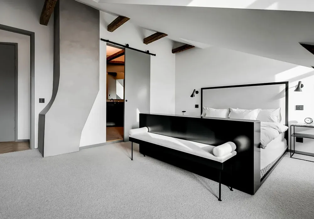 Стильный интерьер просторной мансардной квартиры в Стокгольме - Gallery image 21