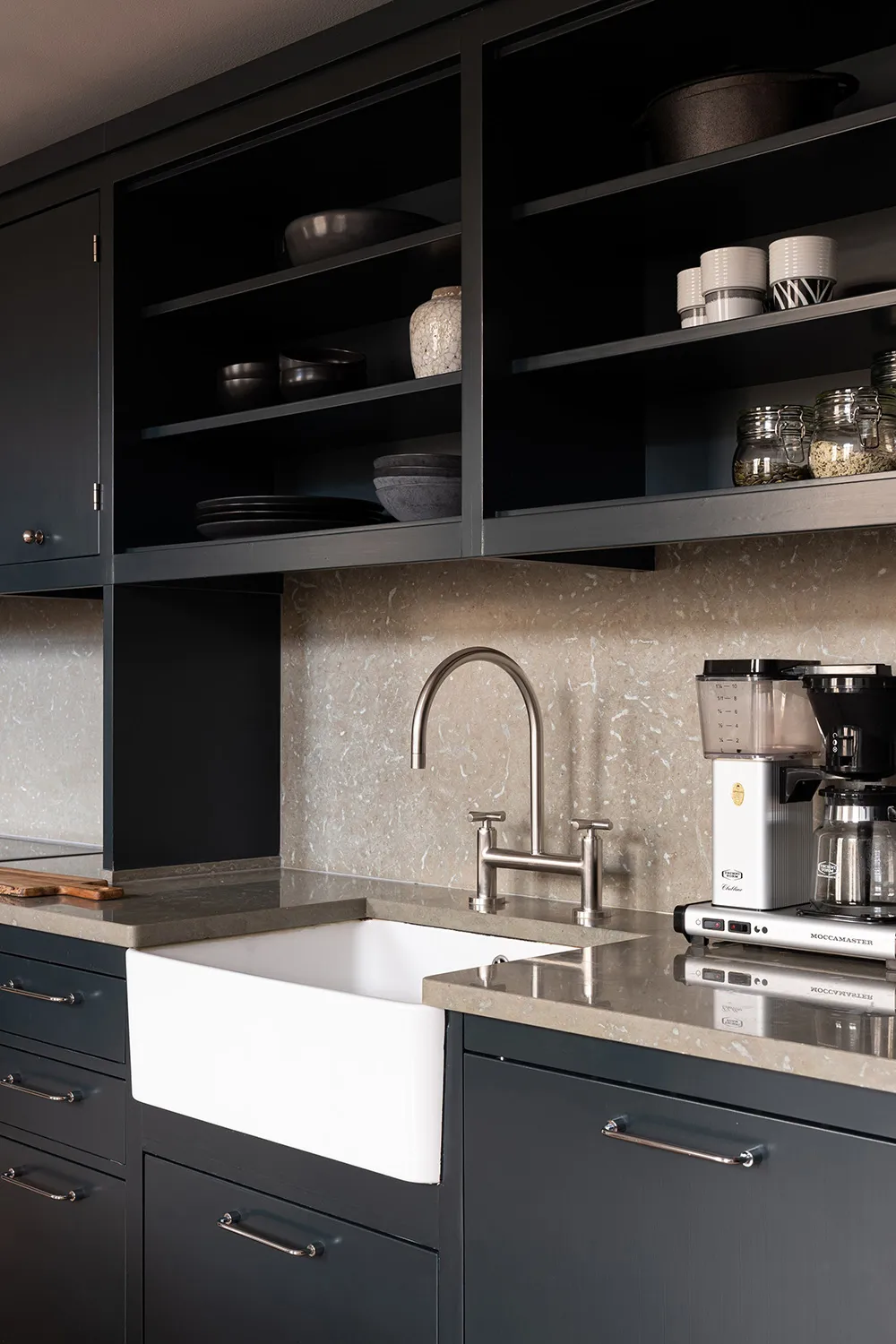 Светлый лофт со вторым светом и стильными тёмными акцентами в декоре (56 кв. м) - Gallery image 10