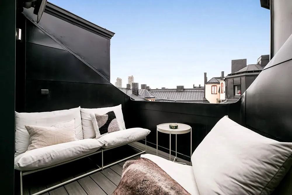 Стильный интерьер просторной мансардной квартиры в Стокгольме - Gallery image 23