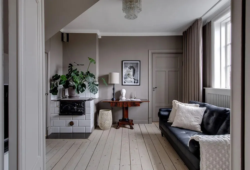 Zweiter Licht und elegantes Design: Überraschender Interior eines ländlichen Kottedgs in Schweden - Gallery image 30