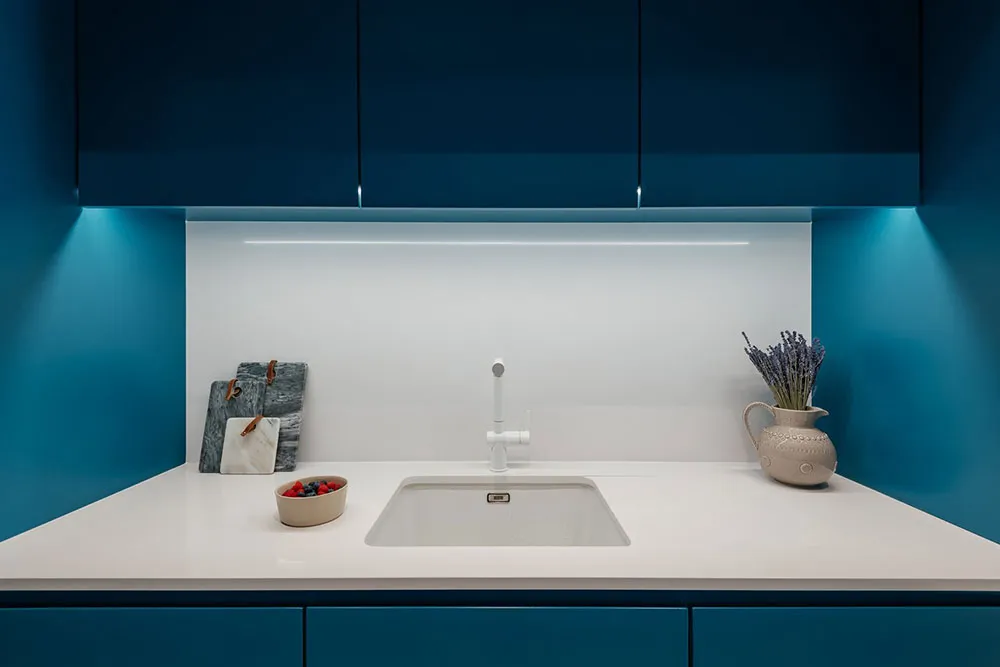 Kolorowy minimalizm w Lizbonie - Gallery image 12