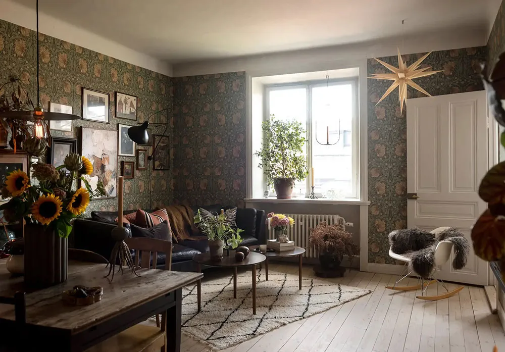 Aktywne tapety i mebel vintage: atmosferyczna mała apartament w Szwecji (50 m²) - Gallery image 2