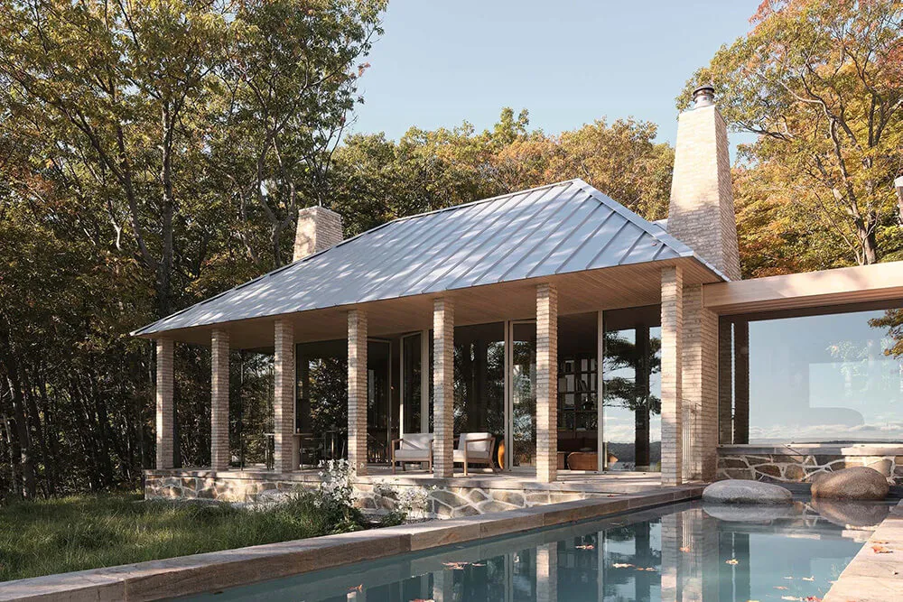 Beauté du brique dans le design d'une maison au bord d'un lac au Canada - Gallery image 19