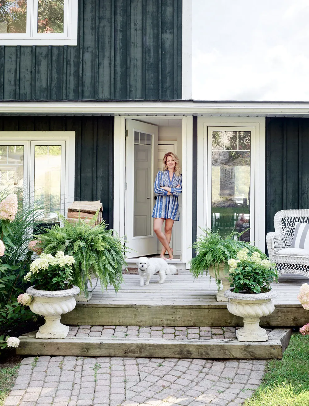 Interiores acogedores de una pequeña casa junto al lago Ontario - Gallery image 1