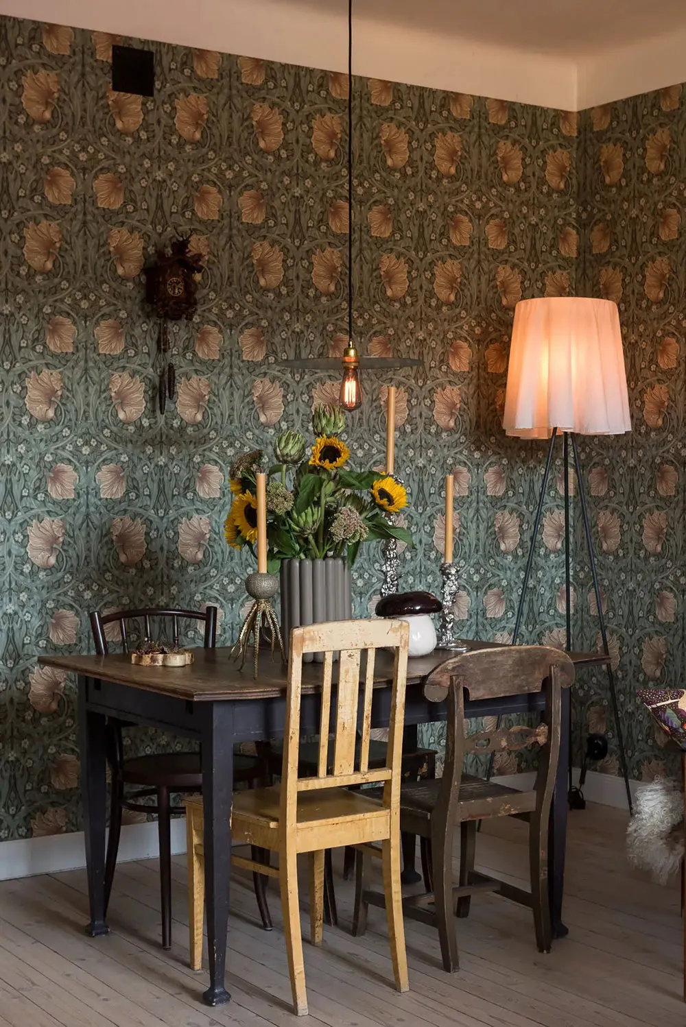 Aktywne tapety i mebel vintage: atmosferyczna mała apartament w Szwecji (50 m²) - Gallery image 6