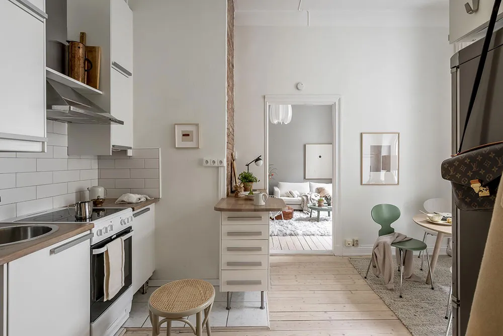 Kleine Wohnung in angenehmer Farbpalette mit praktischer Raumtrennung (35 qm) - Gallery image 13