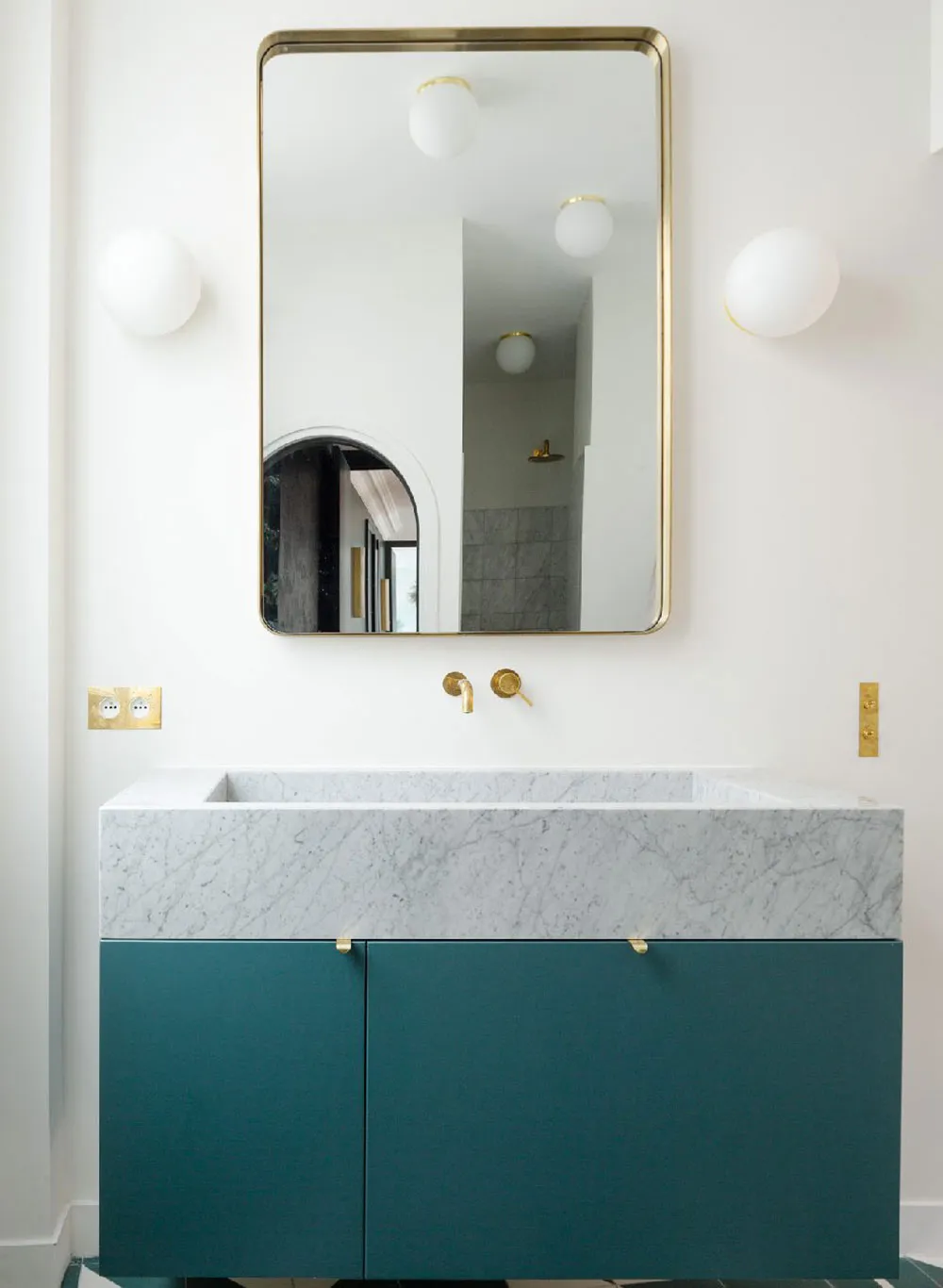 Арки и оттенки зелёного: квартира в Париже - Gallery image 13