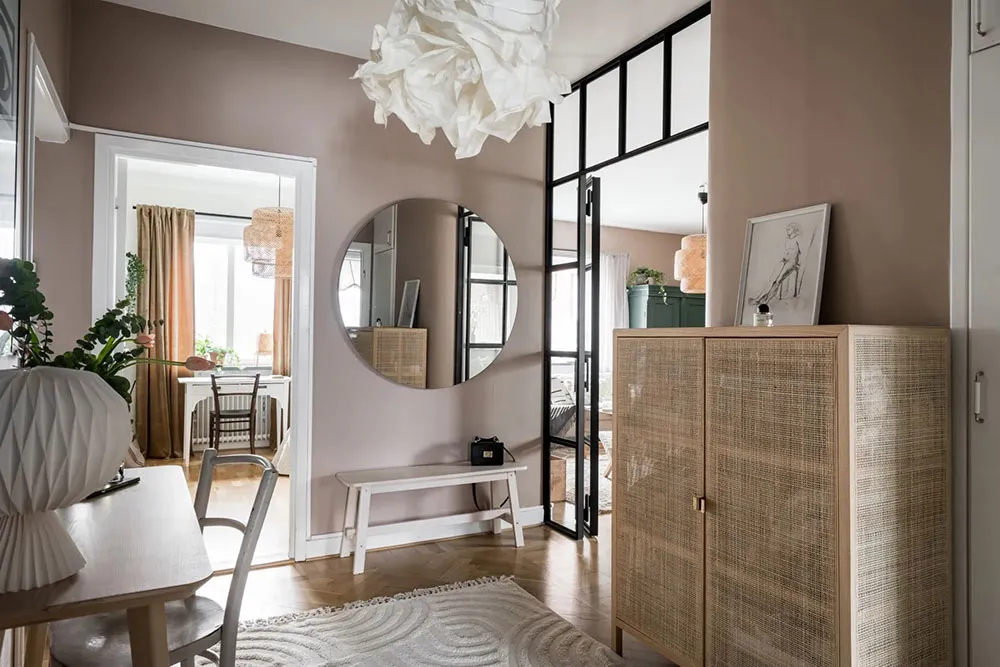 Appartement suédois cosy avec murs de café et mobilier vintage - Gallery image 15