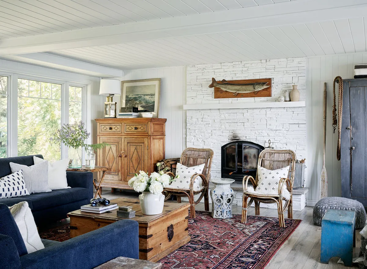 Interiores acogedores de una pequeña casa junto al lago Ontario - Gallery image 4