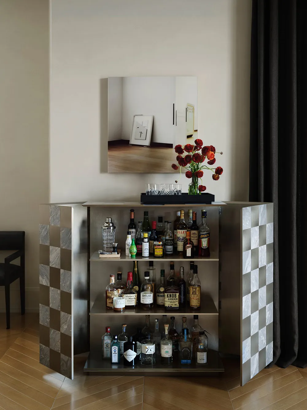 Effet et élégant intérieur noir et blanc à New York - Gallery image 9