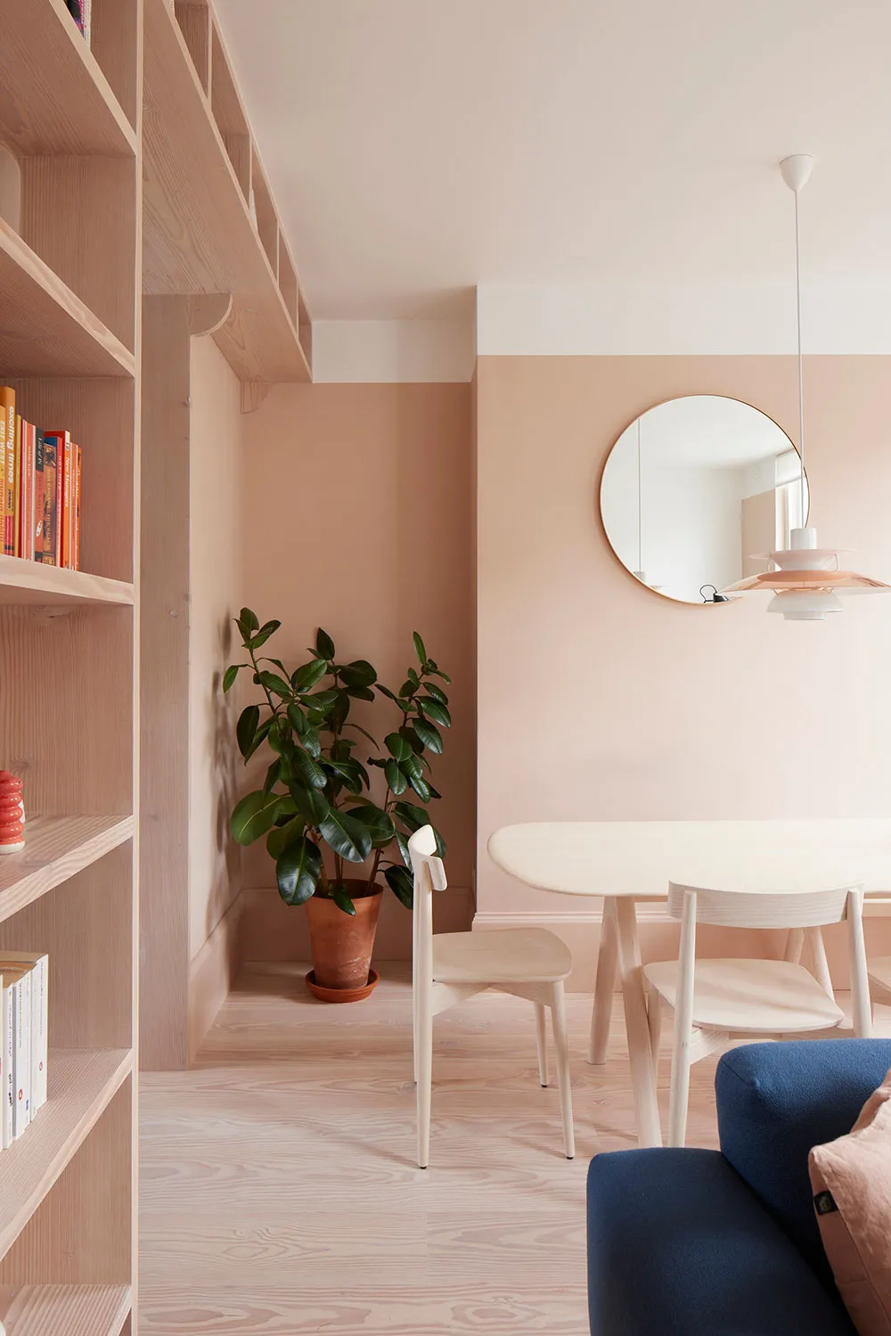 लंदन में गुलाबी एवं नीले रंग के टोन वाला आधुनिक अपार्टमेंट - Gallery image 10