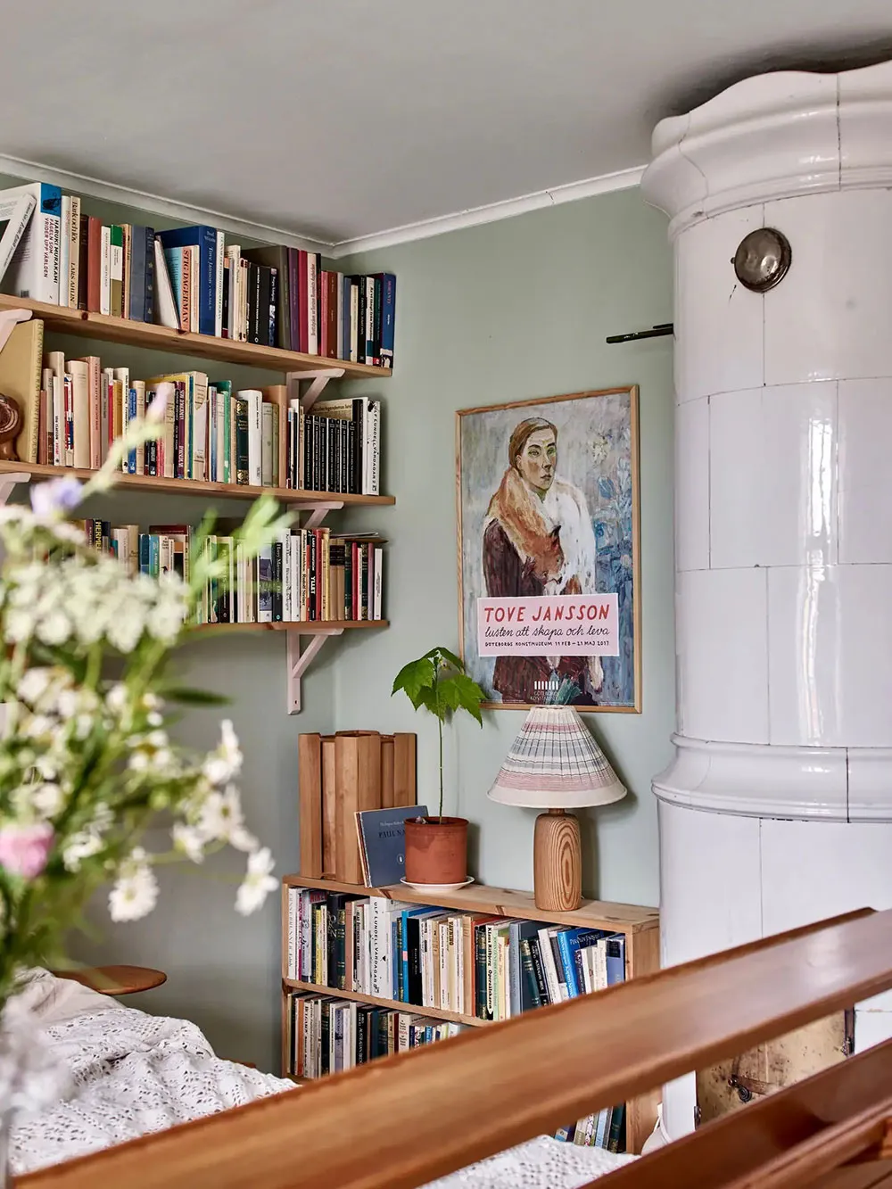 Diseños coloridos con estampados en una encantadora casa de campo sueca - Gallery image 13