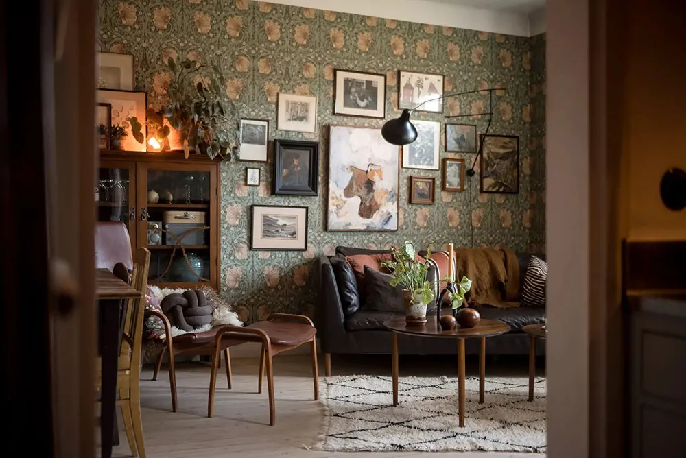 Aktywne tapety i mebel vintage: atmosferyczna mała apartament w Szwecji (50 m²) - Gallery image 9