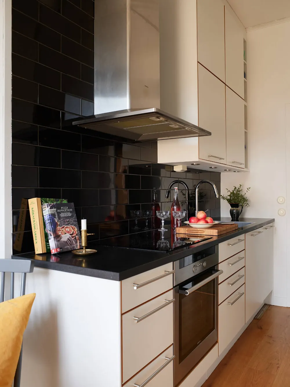 Urocza szwedzka kwatera z żółtą salą - Gallery image 20