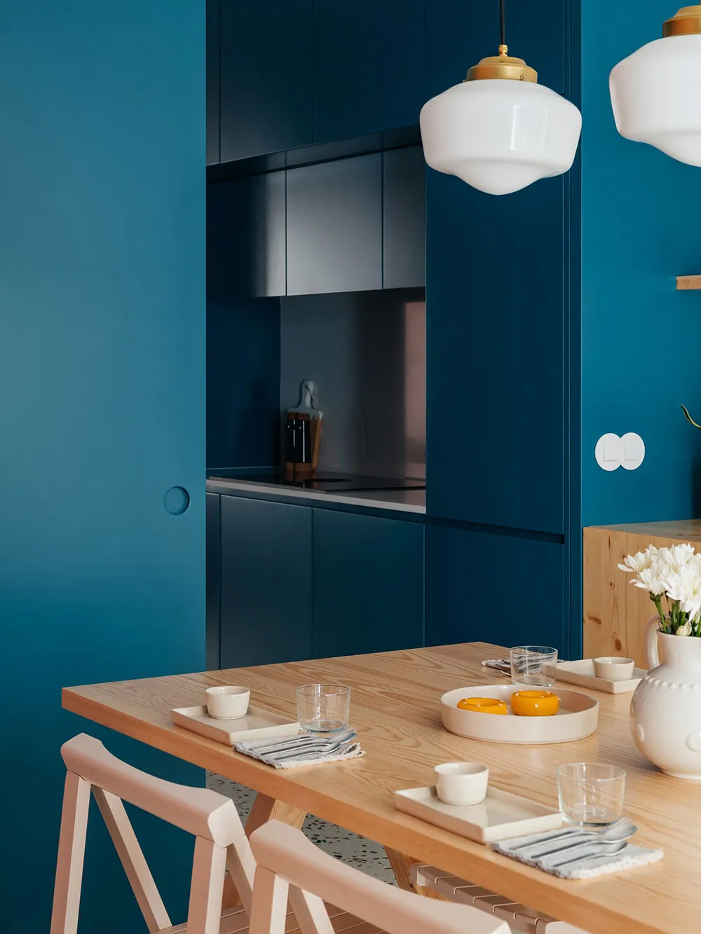 Kolorowy minimalizm w Lizbonie - Gallery image 17