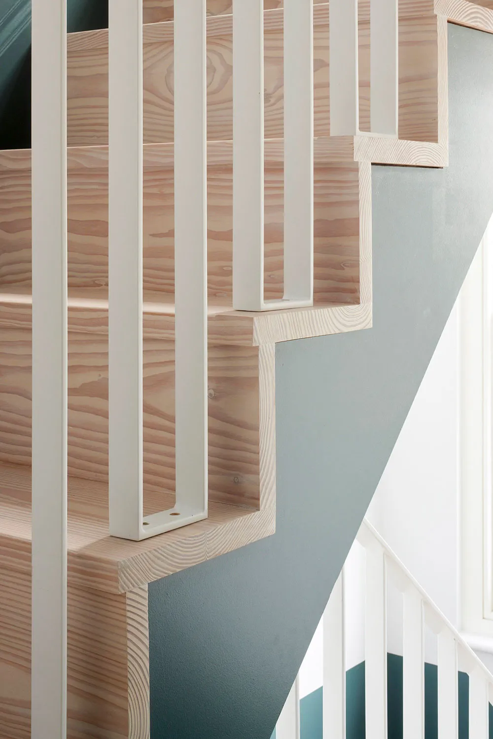 लंदन में गुलाबी एवं नीले रंग के टोन वाला आधुनिक अपार्टमेंट - Gallery image 21