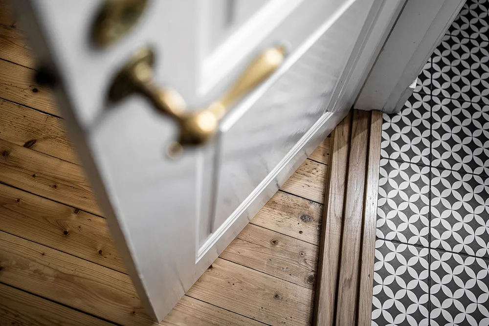 Gris que nunca saldrá de moda: apartamento escandinavo en gama monocromática - Gallery image 25