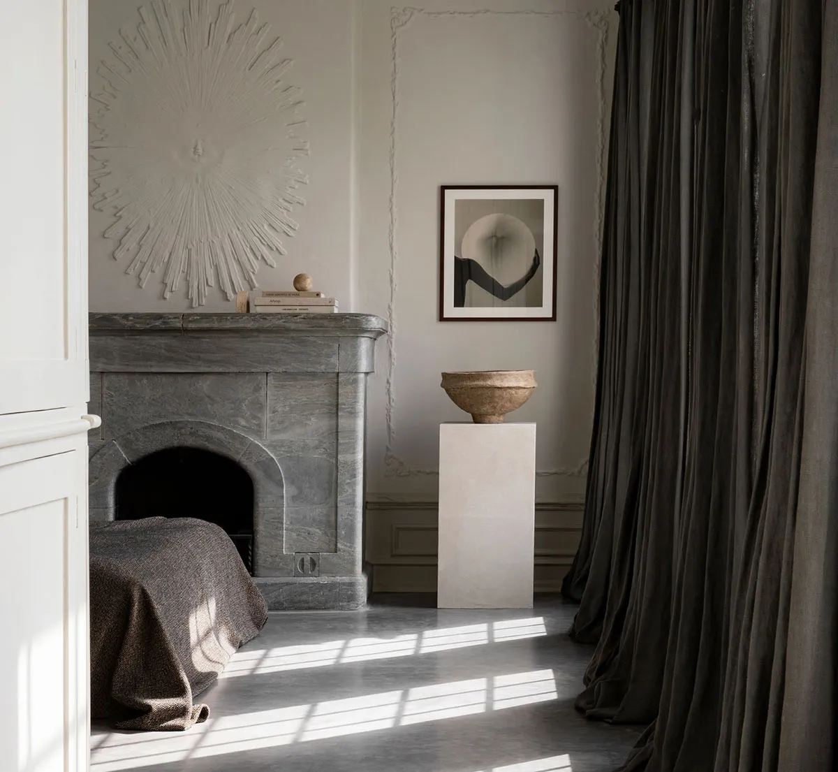 Sculptural Decor and Quiet Elegance: Countryside Cottage Designer in Denmark