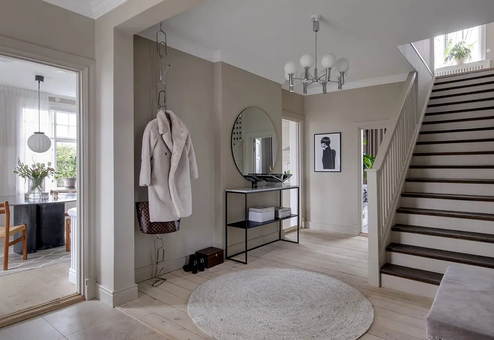 Zweiter Licht und elegantes Design: Überraschender Interior eines ländlichen Kottedgs in Schweden - Gallery image 27