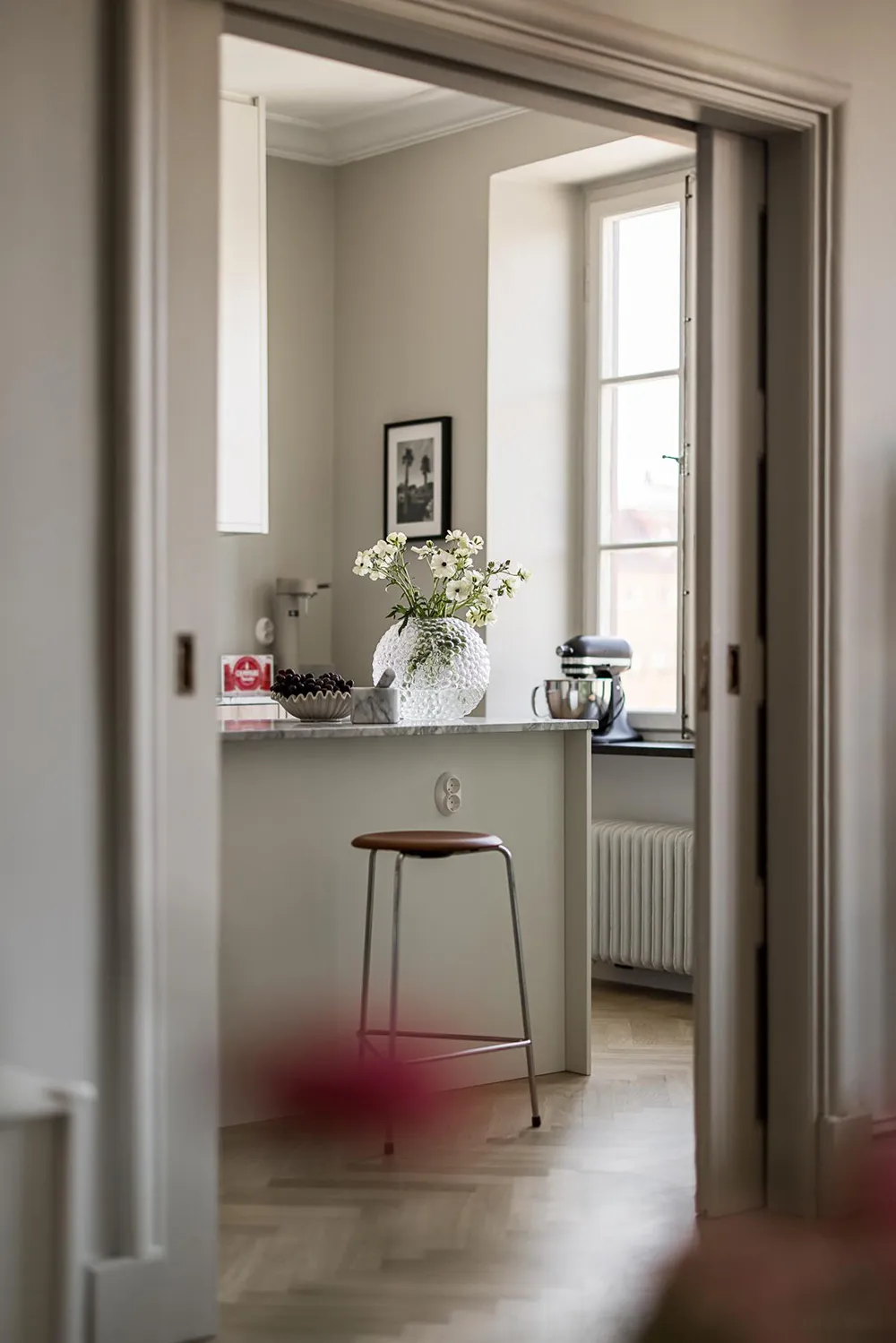 Стильный монохром для современной скандинавской квартиры - Gallery image 10