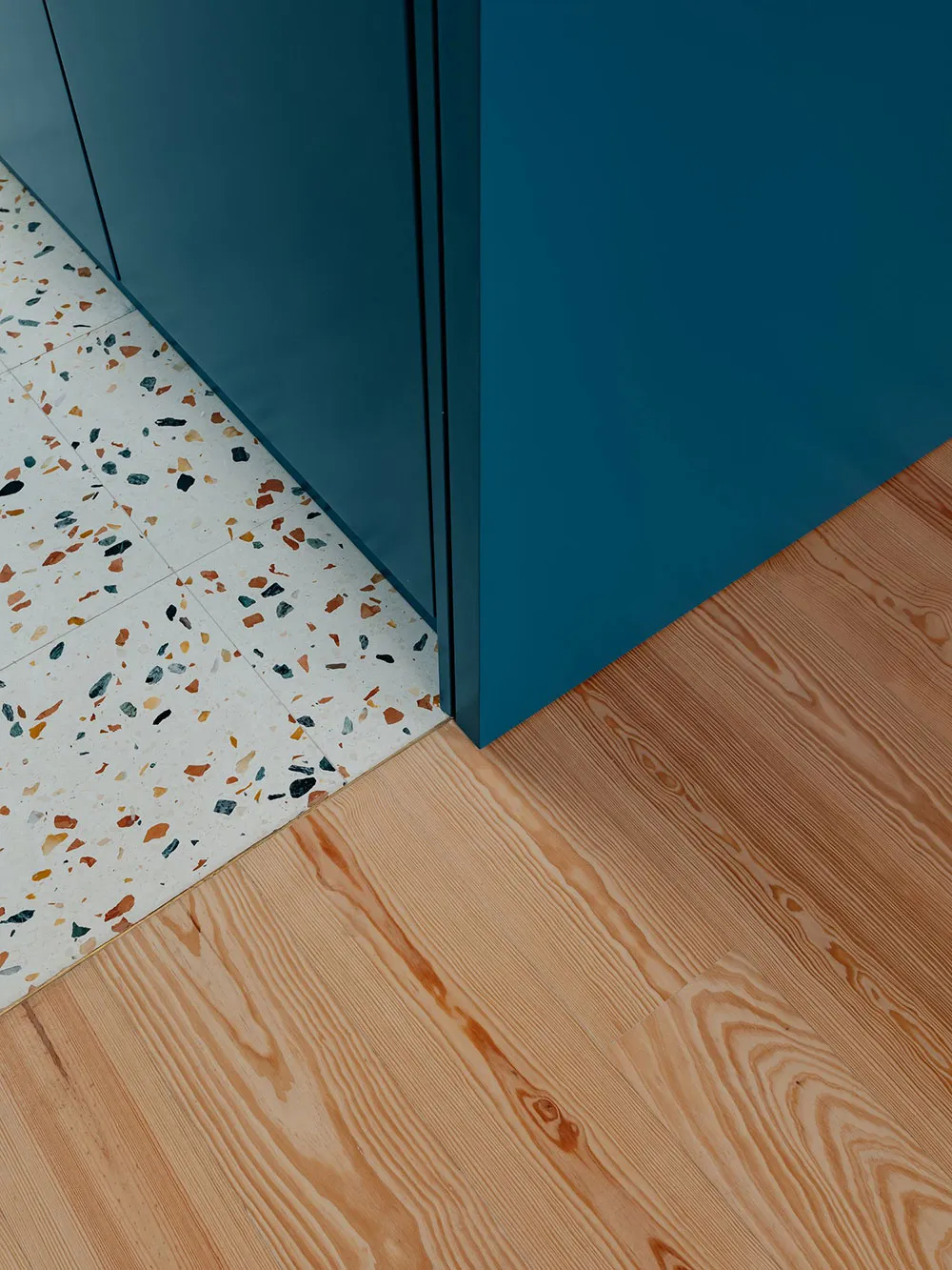 Kolorowy minimalizm w Lizbonie - Gallery image 7