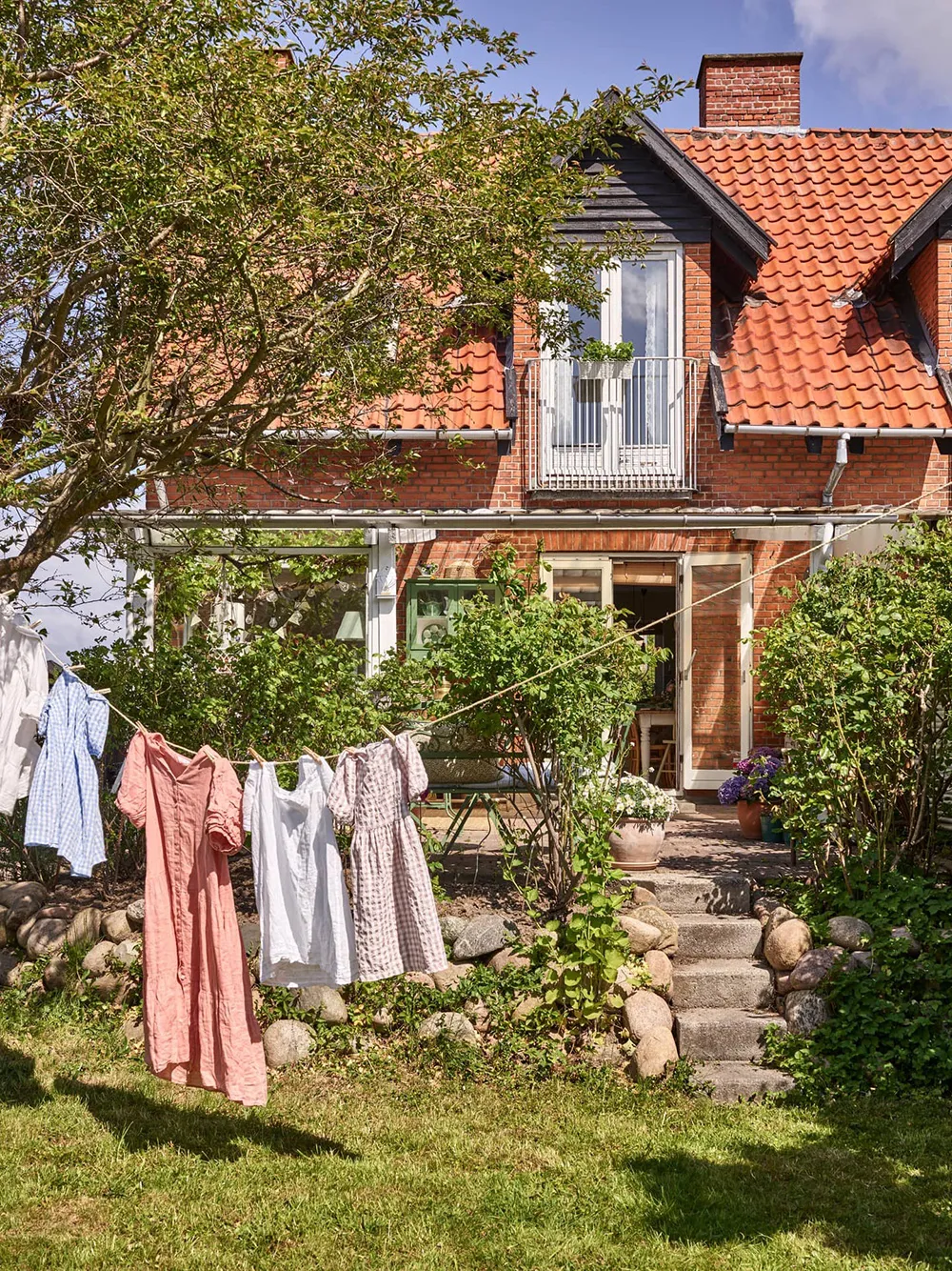 デンマーク風コテージの柔らかく居心地の良い内装 - Gallery image 1