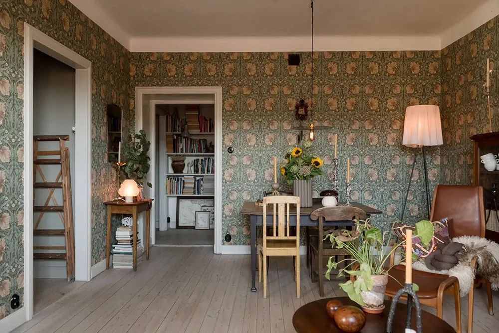 Aktywne tapety i mebel vintage: atmosferyczna mała apartament w Szwecji (50 m²) - Gallery image 4