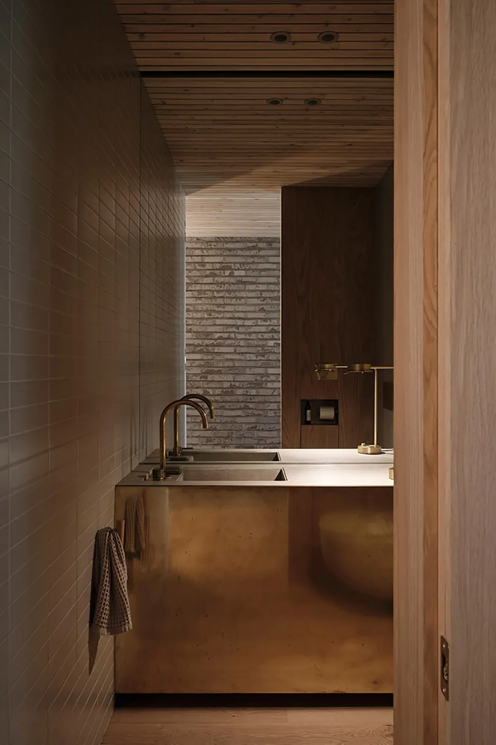 Beauté du brique dans le design d'une maison au bord d'un lac au Canada - Gallery image 11