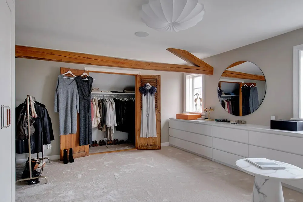 Zweiter Licht und elegantes Design: Überraschender Interior eines ländlichen Kottedgs in Schweden - Gallery image 21