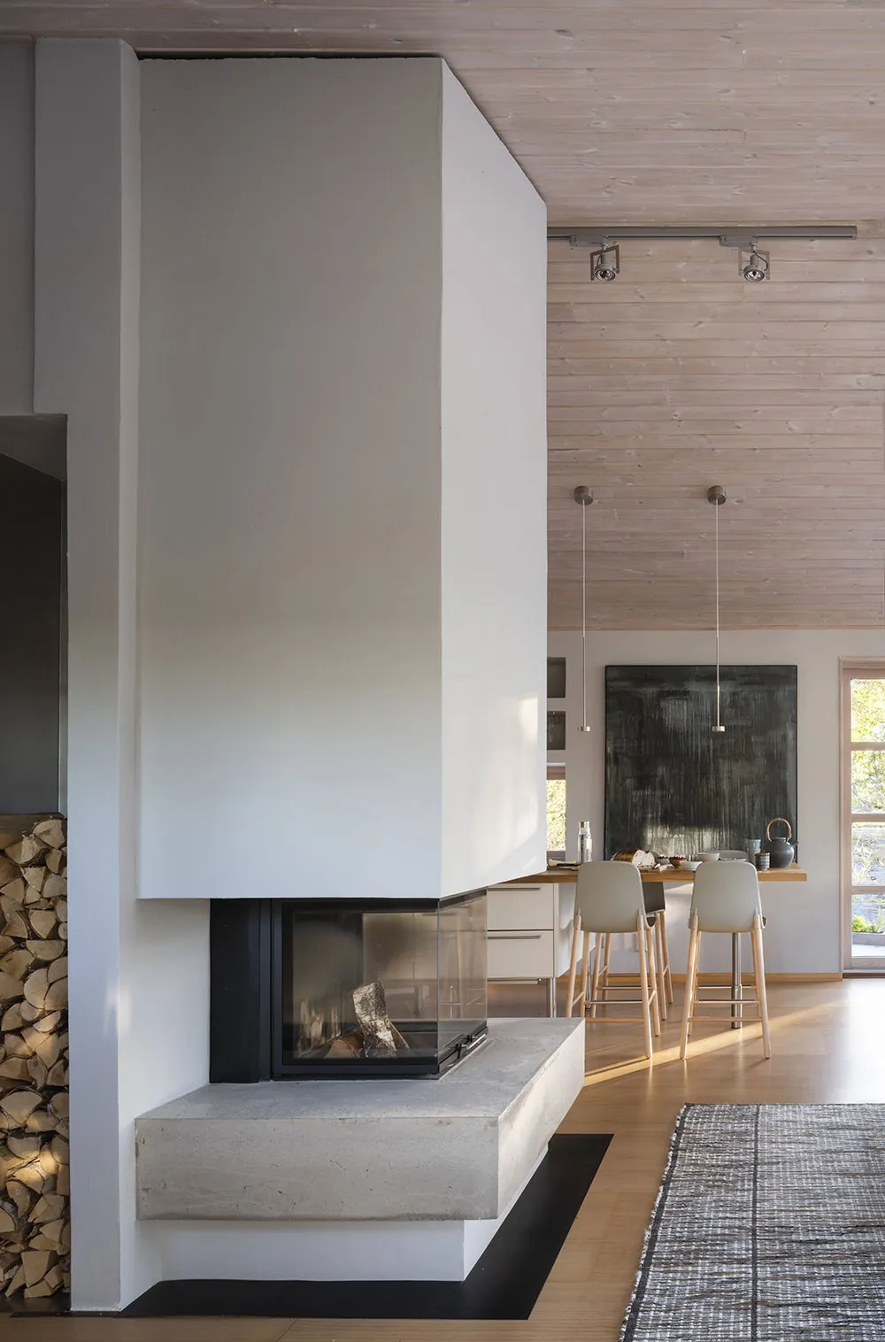 Glass Walls, Spacious Terrace, and Private Pier: Lake House in Sweden - Gallery image 4