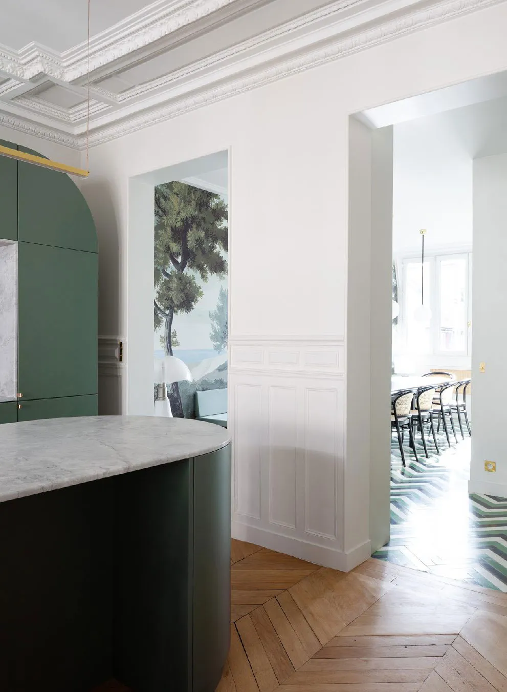 Арки и оттенки зелёного: квартира в Париже - Gallery image 4