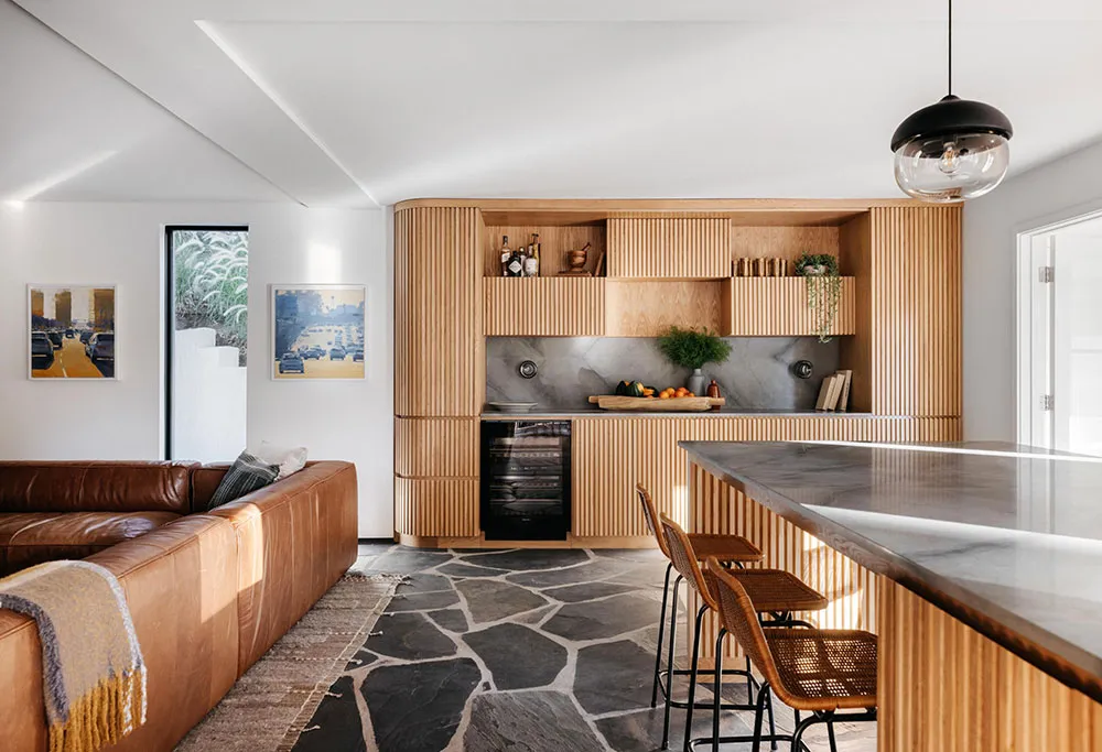 Grandes fenêtres et beaucoup de bois : un intérieur moderne lumineux à Los Angeles - Gallery image 8