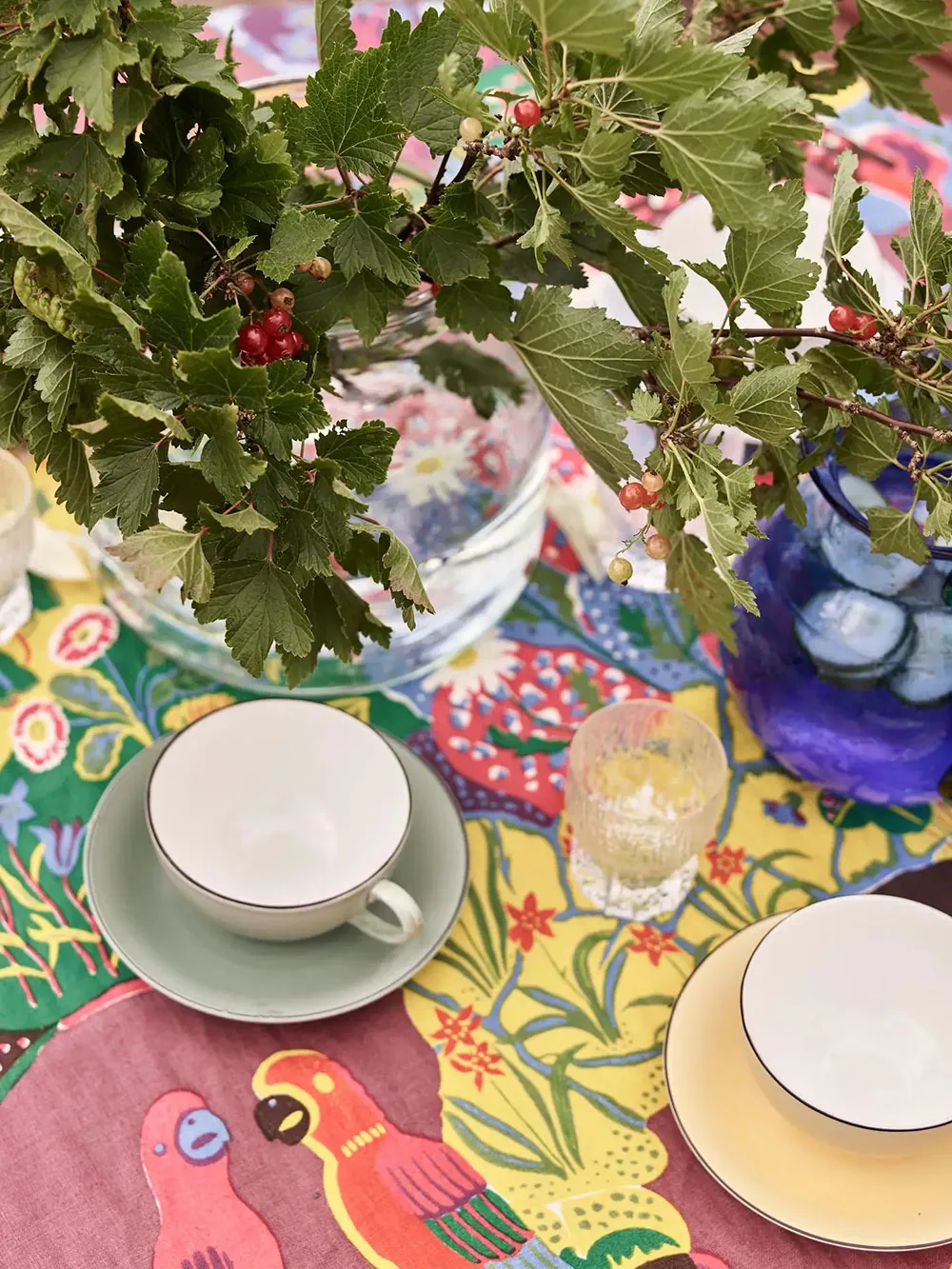 Diseños coloridos con estampados en una encantadora casa de campo sueca - Gallery image 15