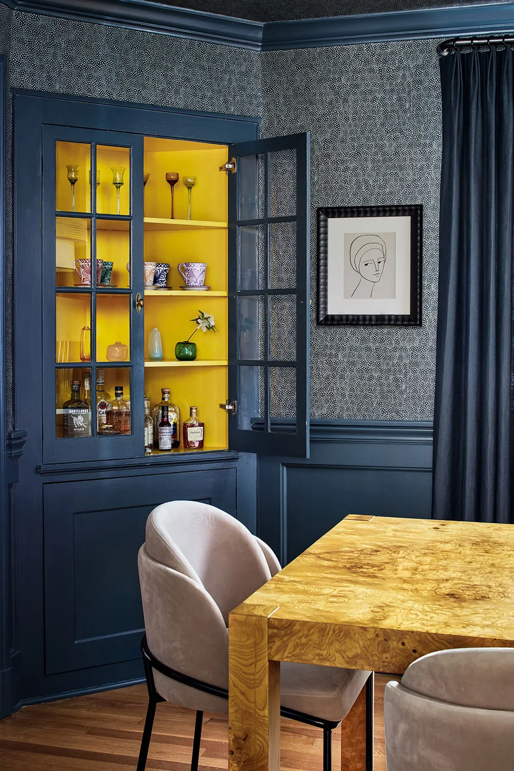 Яскравий сучасний стиль у традиційному колоніальному будинку для родини в Вашингтоні - Gallery image 3