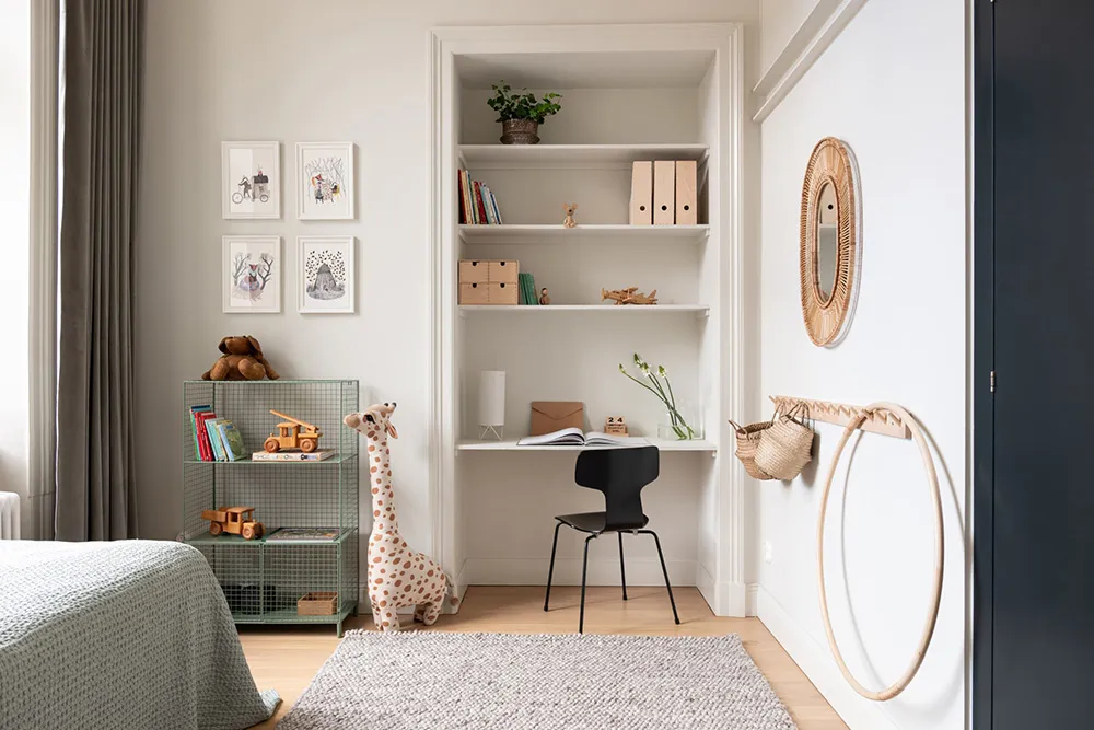 Светлый лофт со вторым светом и стильными тёмными акцентами в декоре (56 кв. м) - Gallery image 15