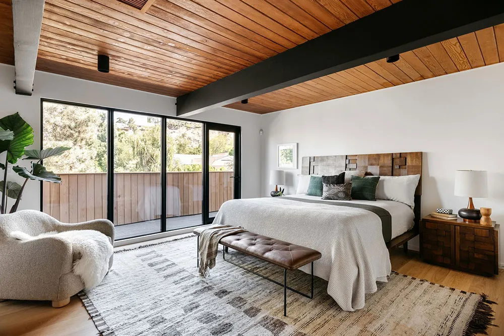 Grandes fenêtres et beaucoup de bois : un intérieur moderne lumineux à Los Angeles - Gallery image 18