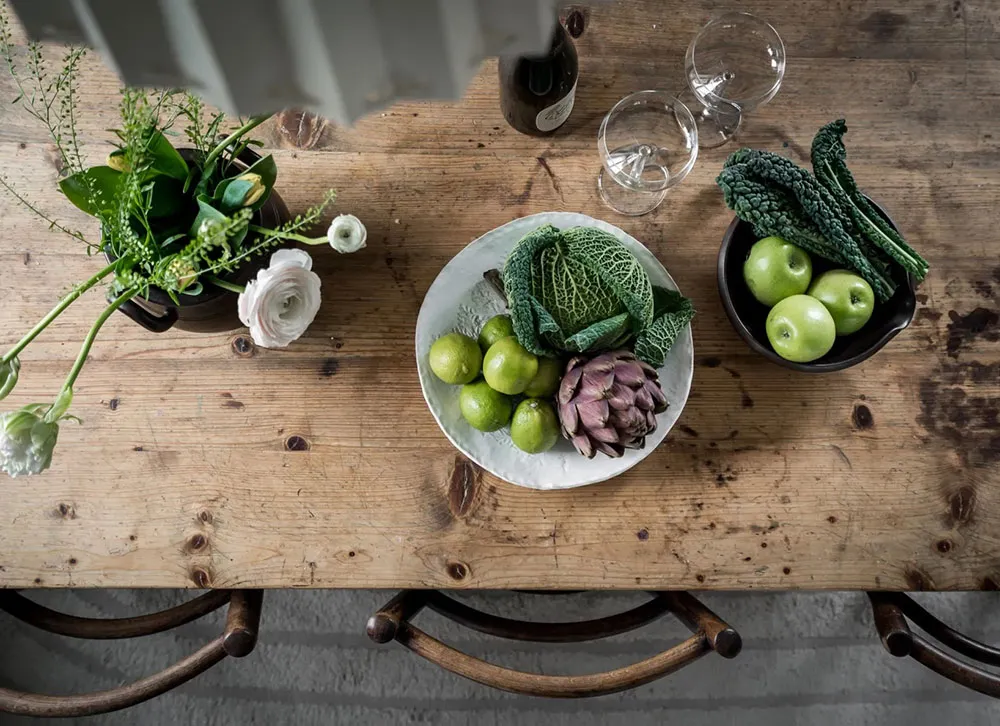 Appartement suédois cosy avec murs de café et mobilier vintage - Gallery image 11