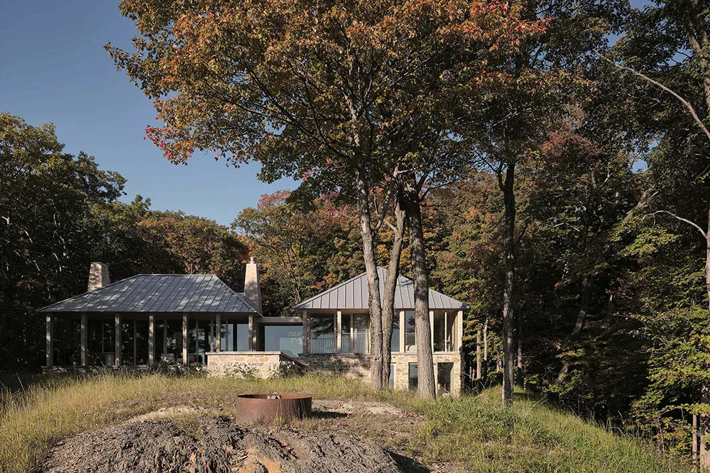 Beauté du brique dans le design d'une maison au bord d'un lac au Canada - Gallery image 2