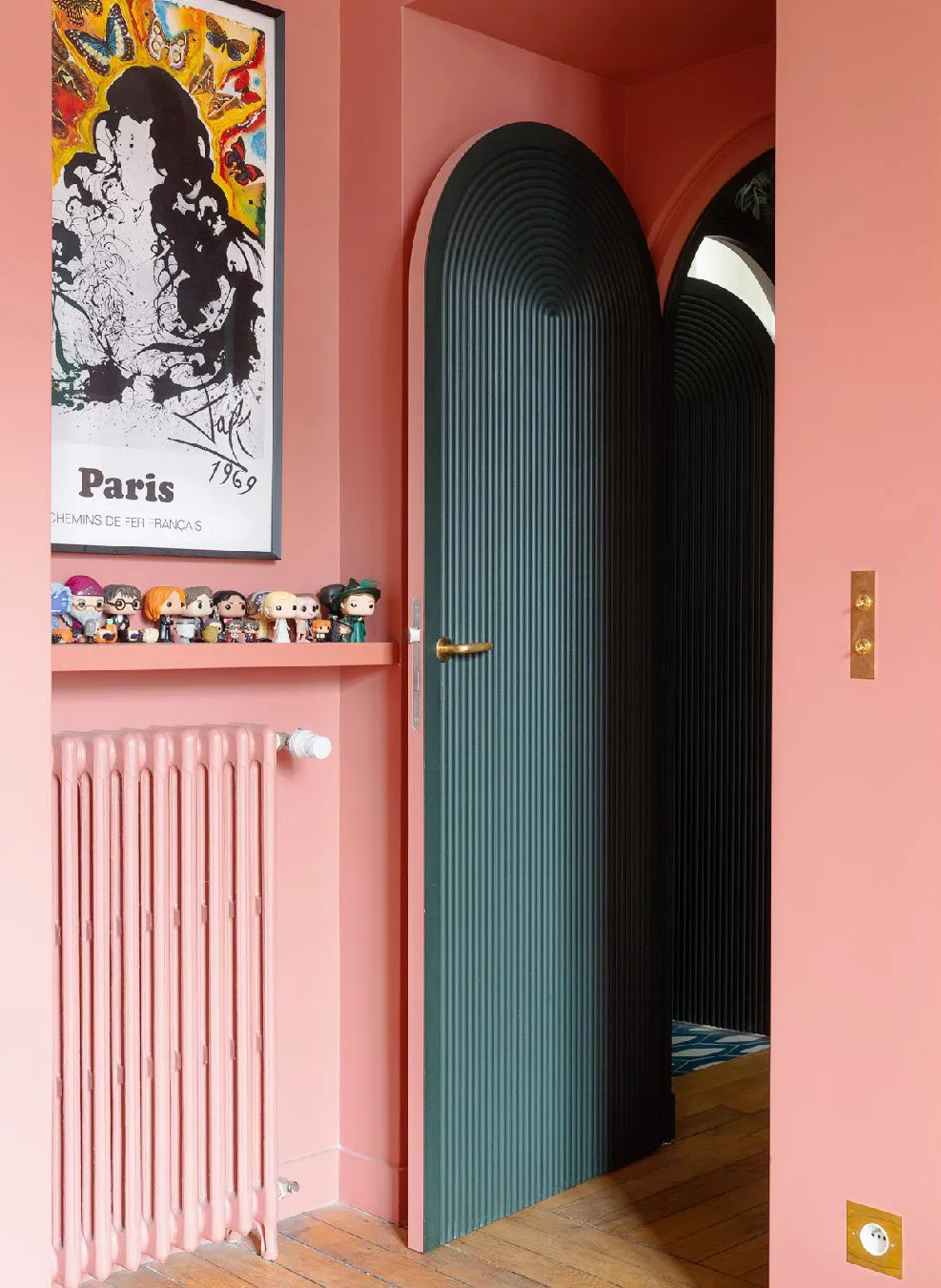 Арки и оттенки зелёного: квартира в Париже - Gallery image 21