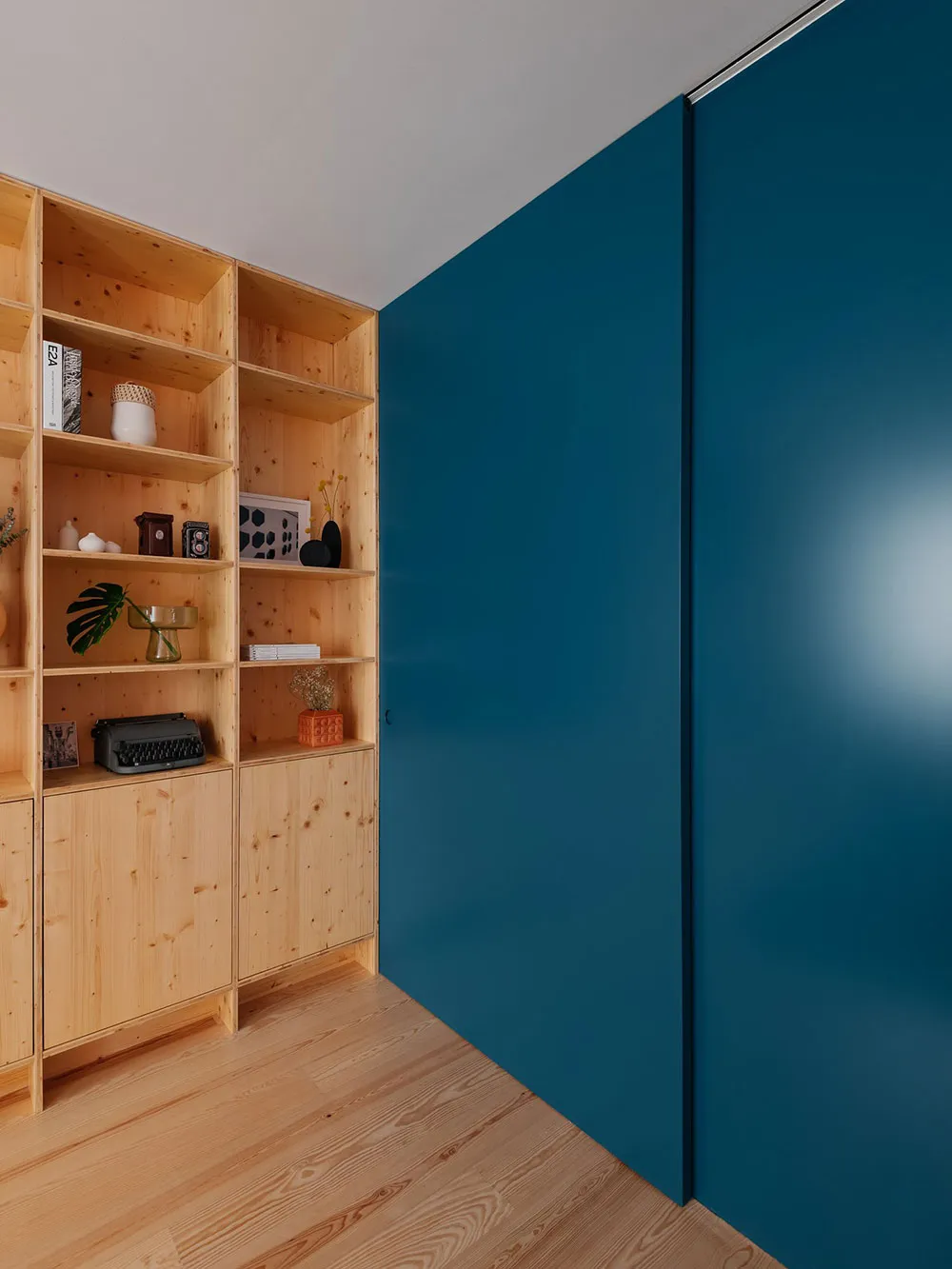 Kolorowy minimalizm w Lizbonie - Gallery image 5