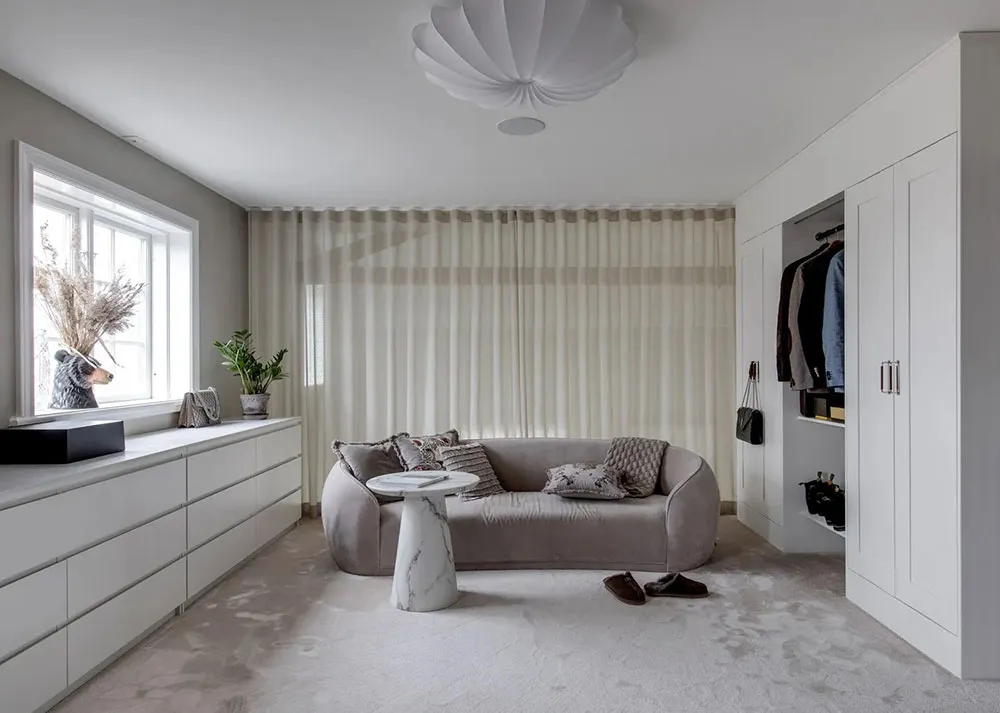 Zweiter Licht und elegantes Design: Überraschender Interior eines ländlichen Kottedgs in Schweden - Gallery image 20