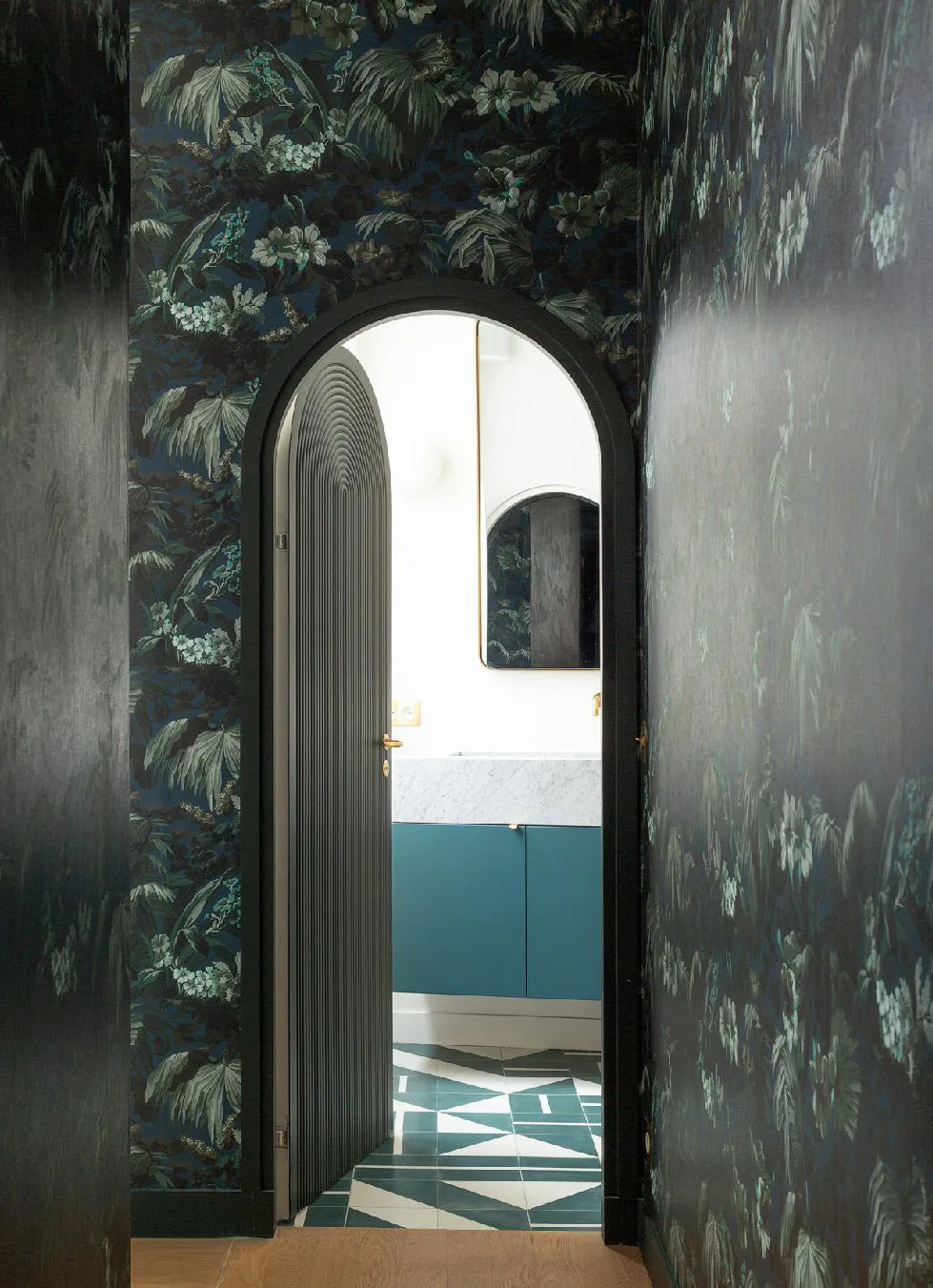 Арки и оттенки зелёного: квартира в Париже - Gallery image 12