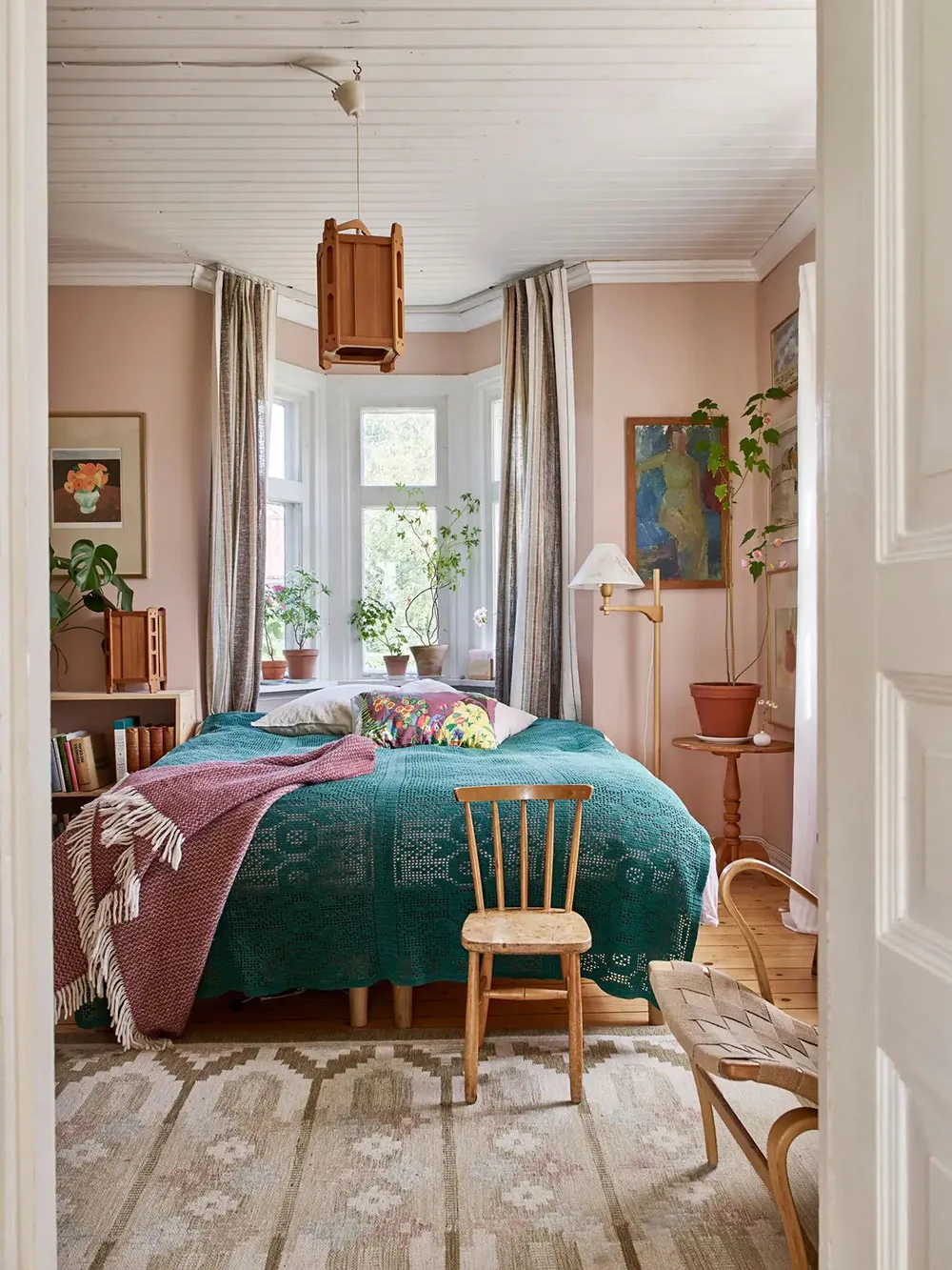 Diseños coloridos con estampados en una encantadora casa de campo sueca - Gallery image 10