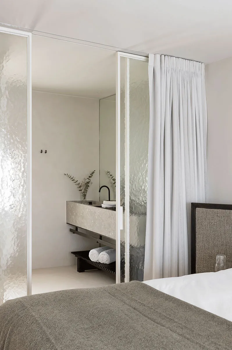 Елегантний сучасний інтер'єр у старому сільському будинку в Бельгії - Gallery image 16